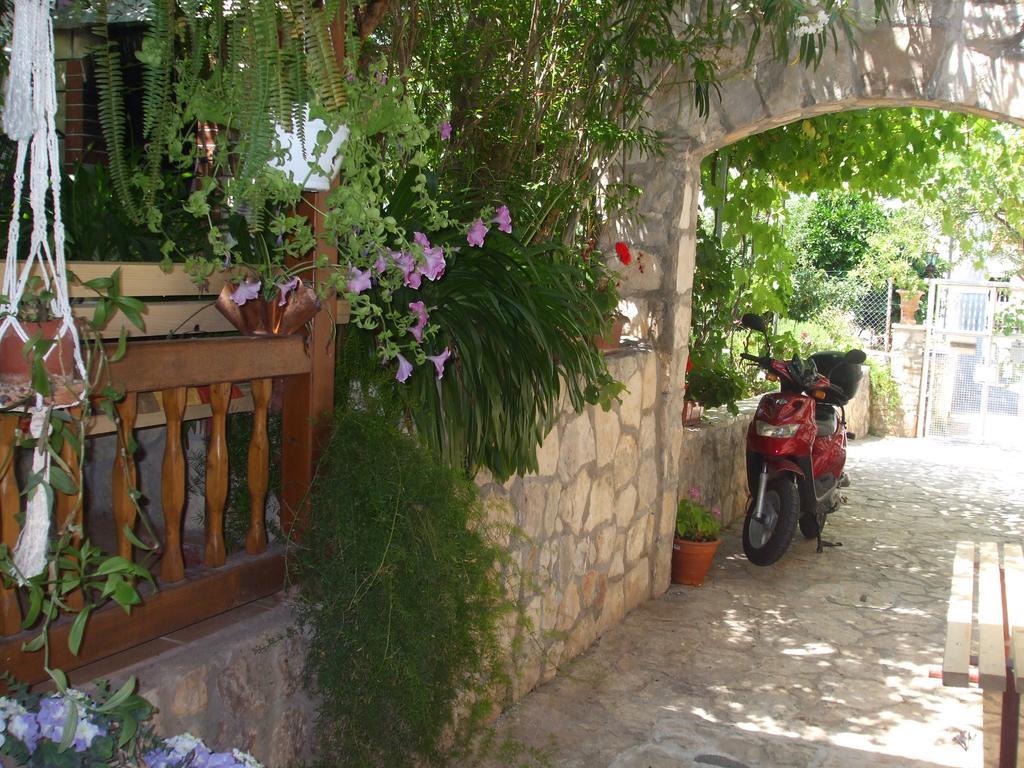 Apartments Marina Supetar Εξωτερικό φωτογραφία